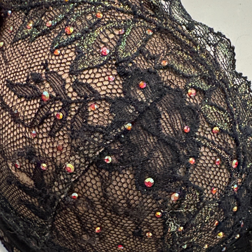 Victoria's Secret Black and Red Lace Bra - Picture 2 of 10